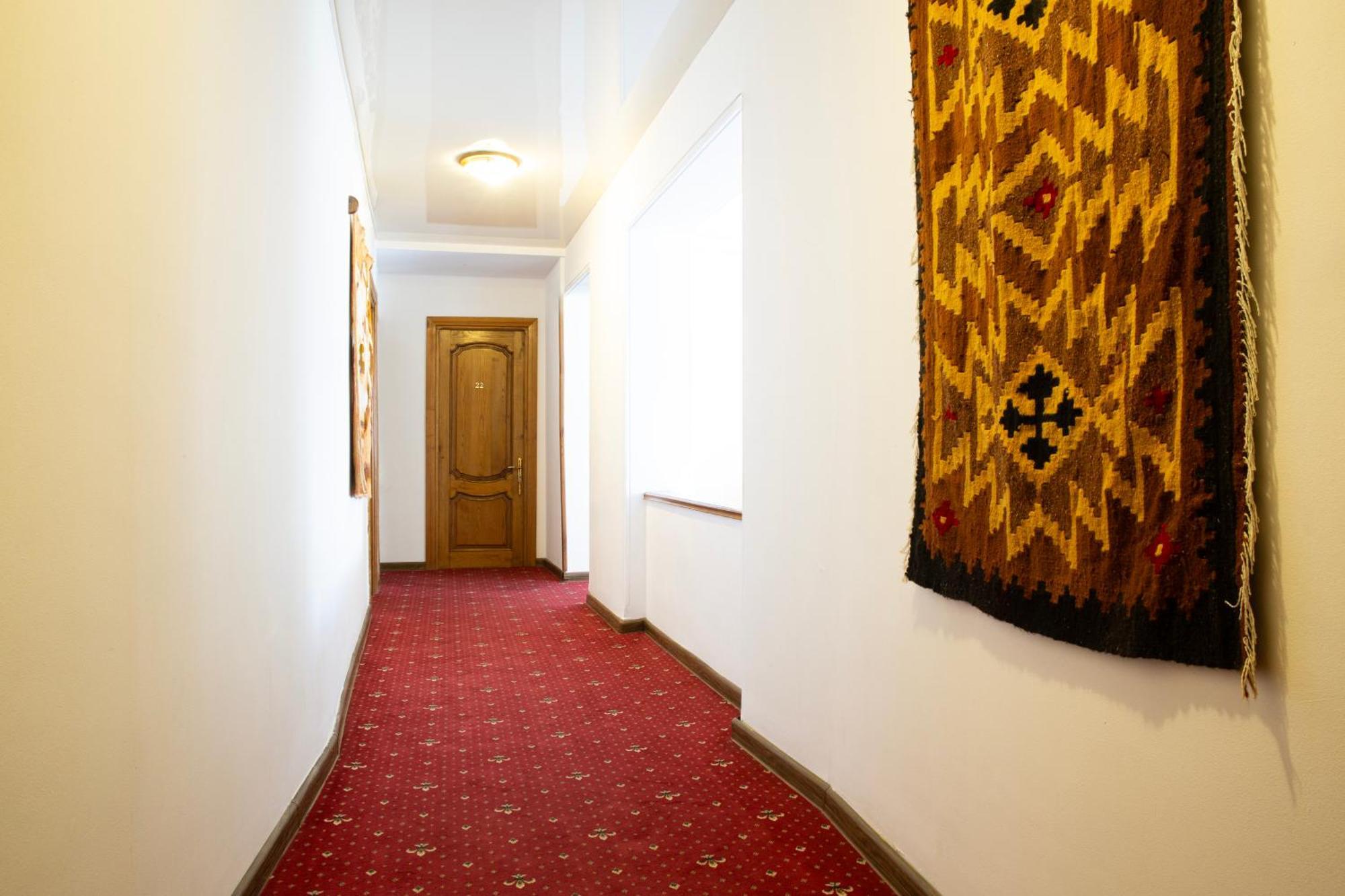 Hotel Diplomat Tbilisi Buitenkant foto