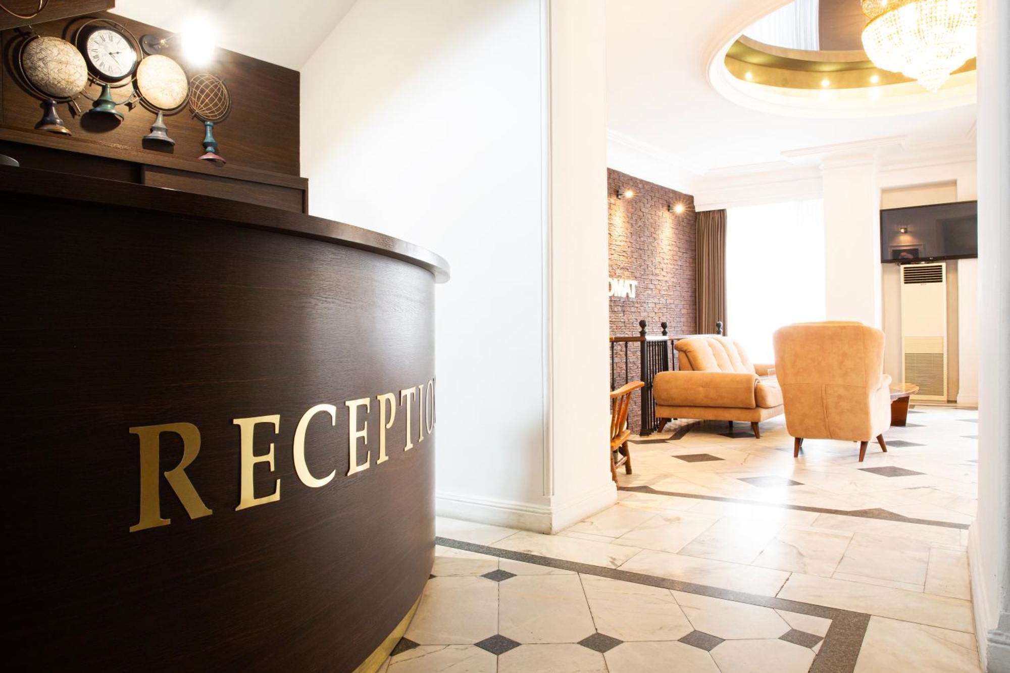 Hotel Diplomat Tbilisi Buitenkant foto