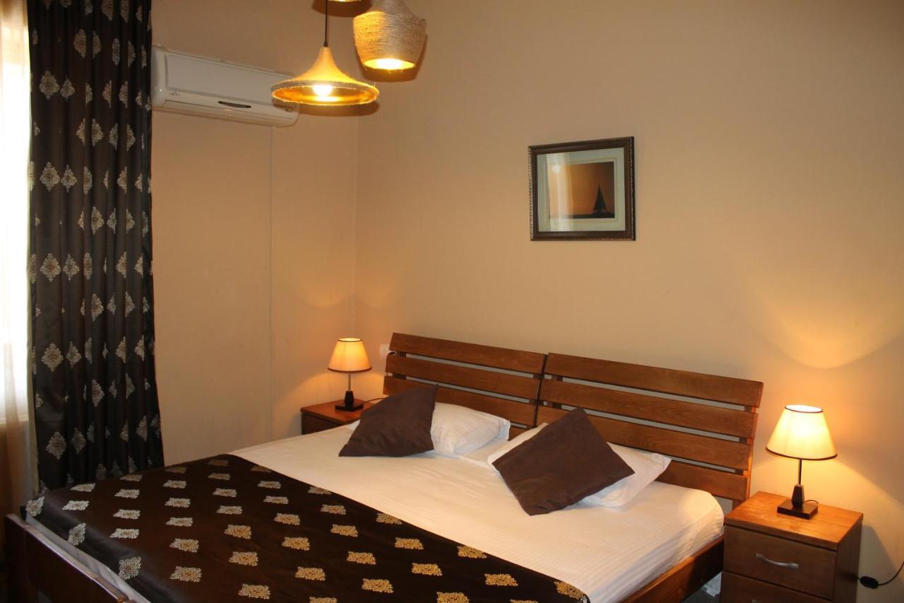 Hotel Diplomat Tbilisi Buitenkant foto