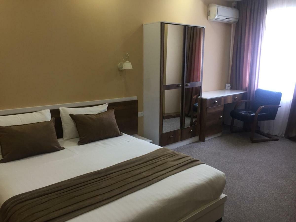 Hotel Diplomat Tbilisi Buitenkant foto