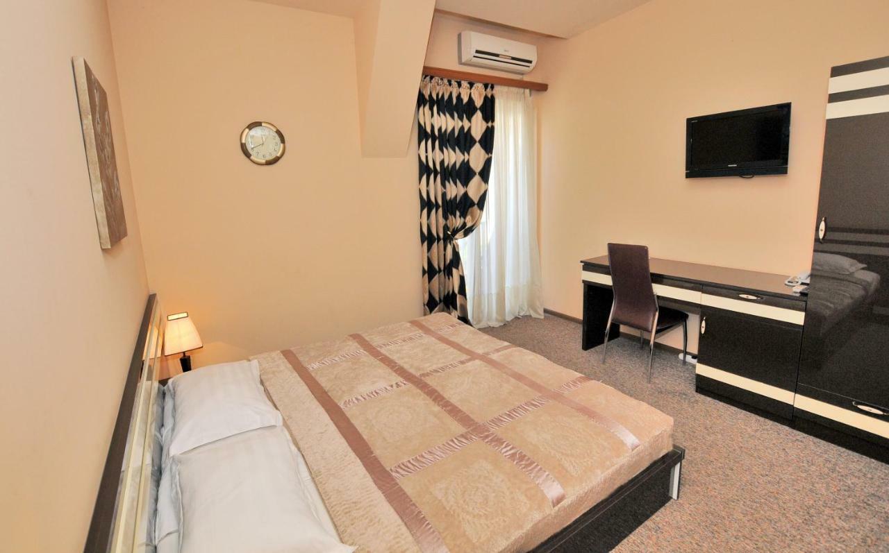 Hotel Diplomat Tbilisi Buitenkant foto