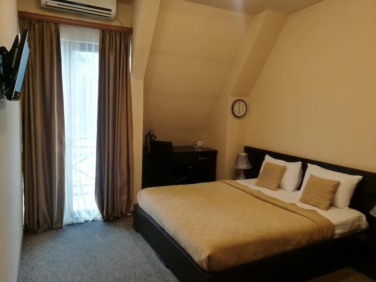 Hotel Diplomat Tbilisi Buitenkant foto